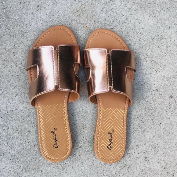 Vegan leather slides, sandals, flats! 🧡❤️ - Picture 3 of 5